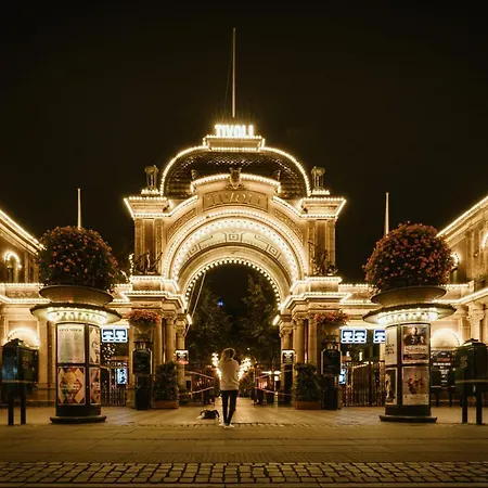 Deluxe At Perfect Location *