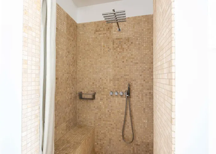 Deluxe At Perfect Location