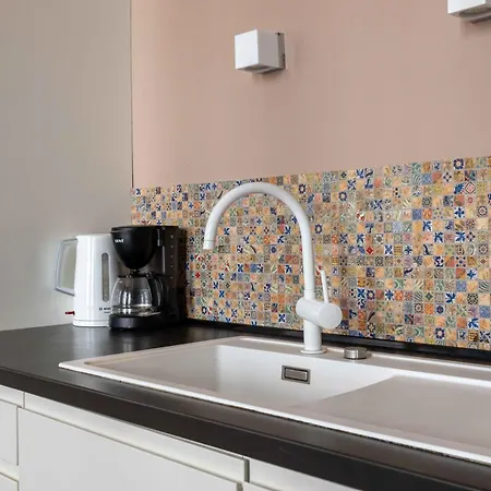 Deluxe At Perfect Location Apartment *