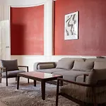 Deluxe At Perfect Location Apartman